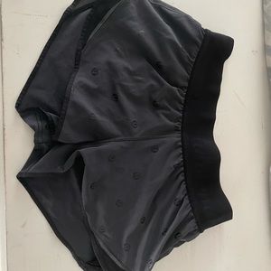 Lululemon Hotty Hot short logo grey
